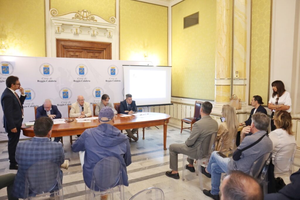 Conferenza piano straordinario rifacimento strade a Reggio Calabria