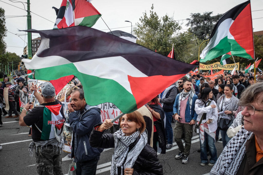 Corteo pro Palestina a Milano, 'fermiamo il genocidio'