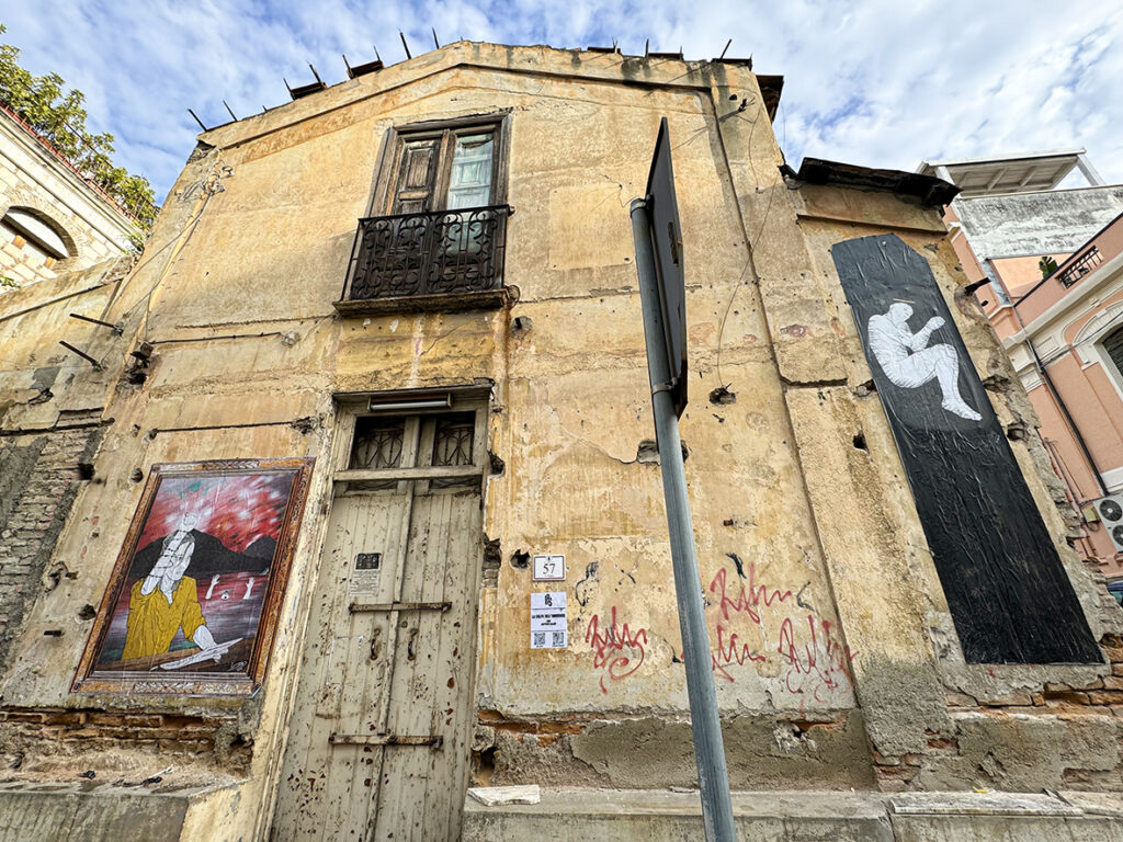 Diritti Umani e Immigrazione LBS racconta la storia dell’attivista iraniana Maysoon Majidi attraverso la Street Art. E Lucano fa una proposta