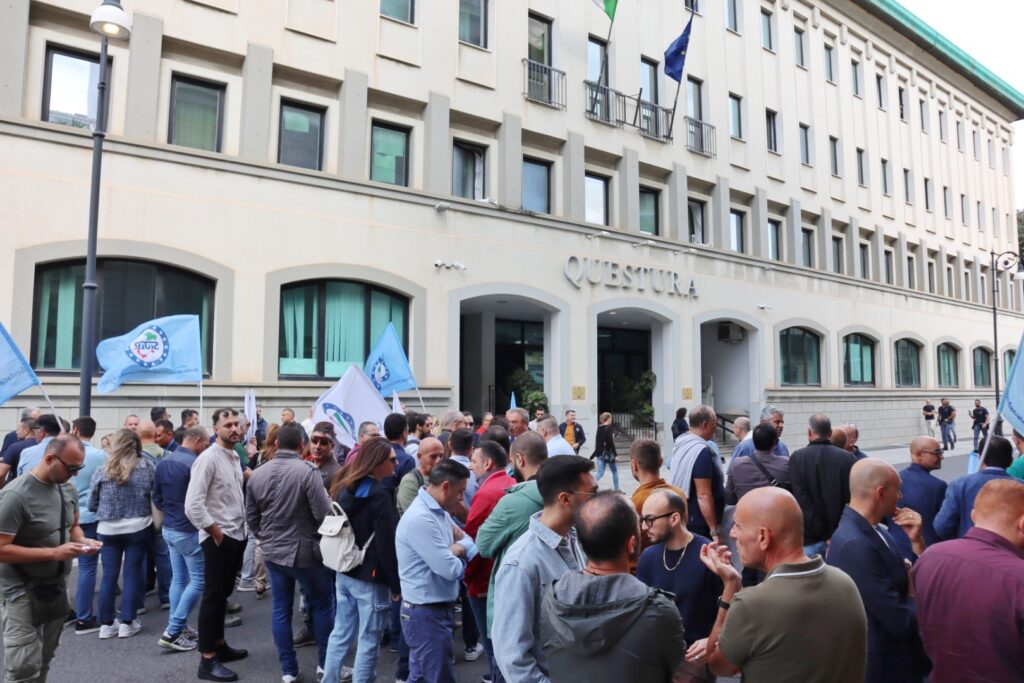 Manifestazione sindacati polizia