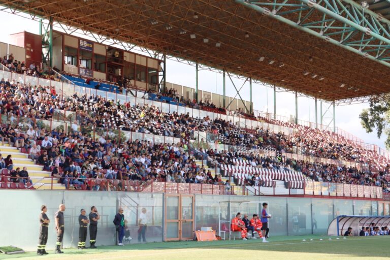 Reggina-Acireale tifosi Granillo Tribuna