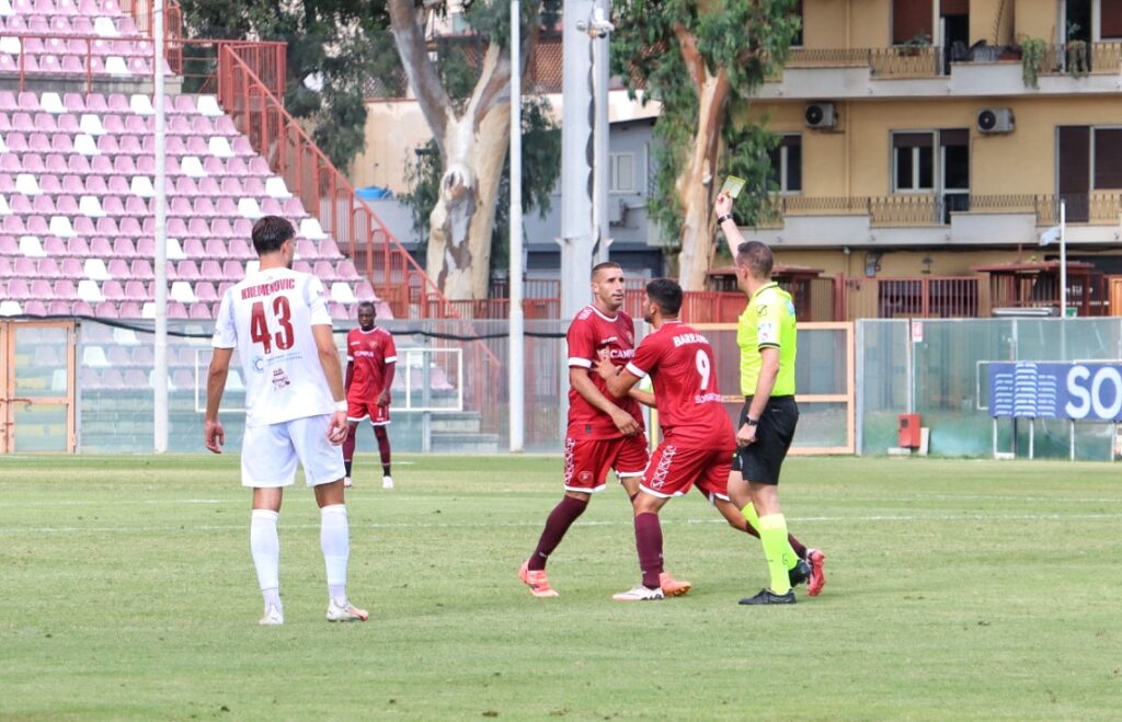 Reggina-Acireale arbitro ammonisce Barillà