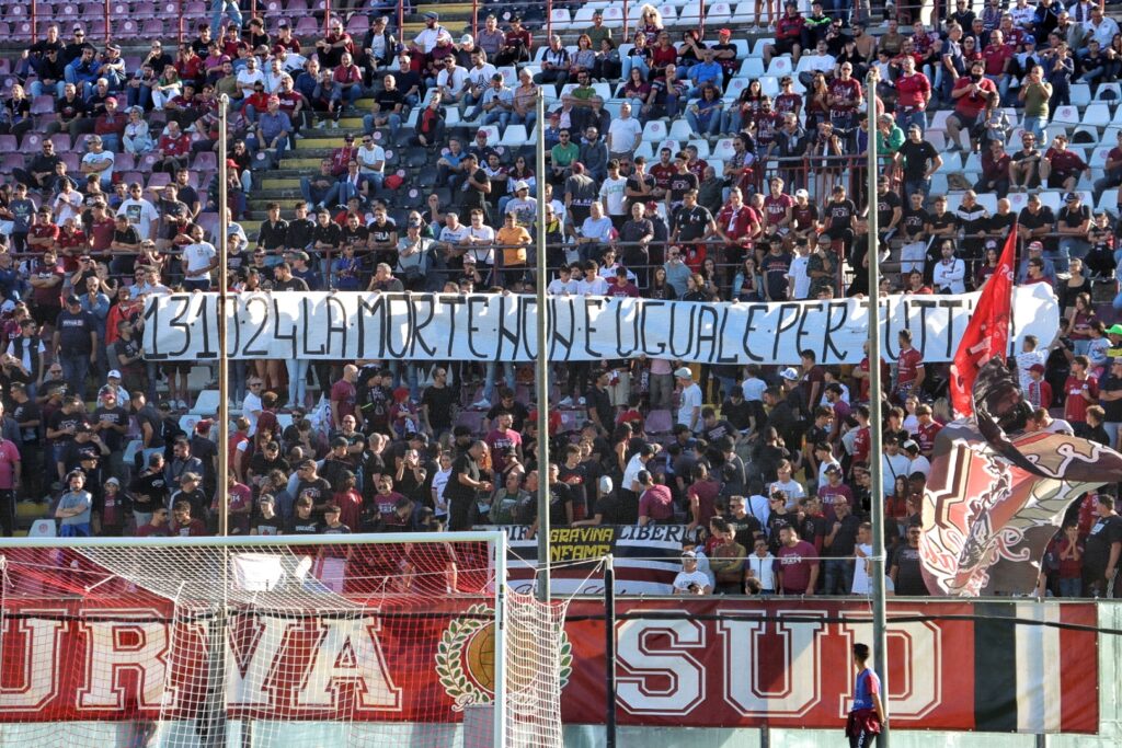 Reggina-Paternò striscione curva sud tifosi granillo