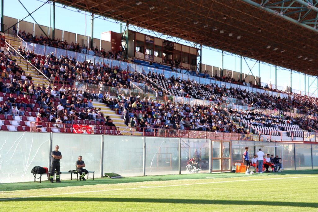 Reggina-Paternò tribuna coperta tifosi granillo