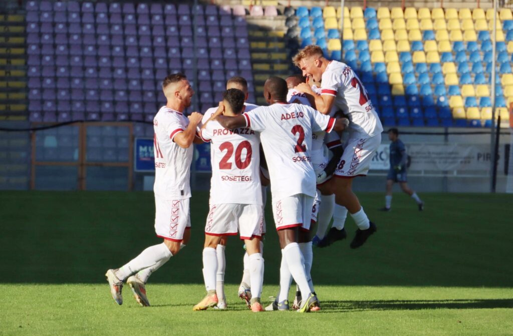 Reggina-Paternò esultanza gol Cham