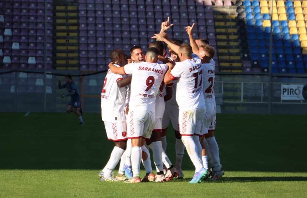 Reggina-Paternò esultanza gol Cham