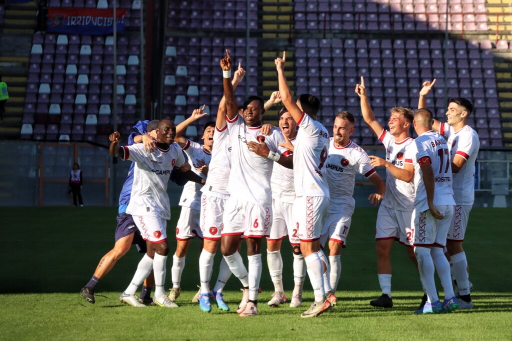 Reggina-Paternò esultanza gol Cham