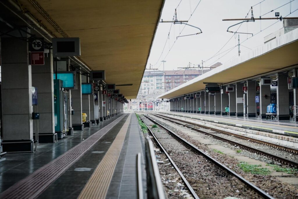 Stazione binari ferrovia