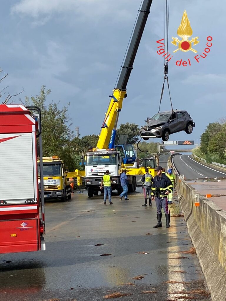 auto recuperata voragine