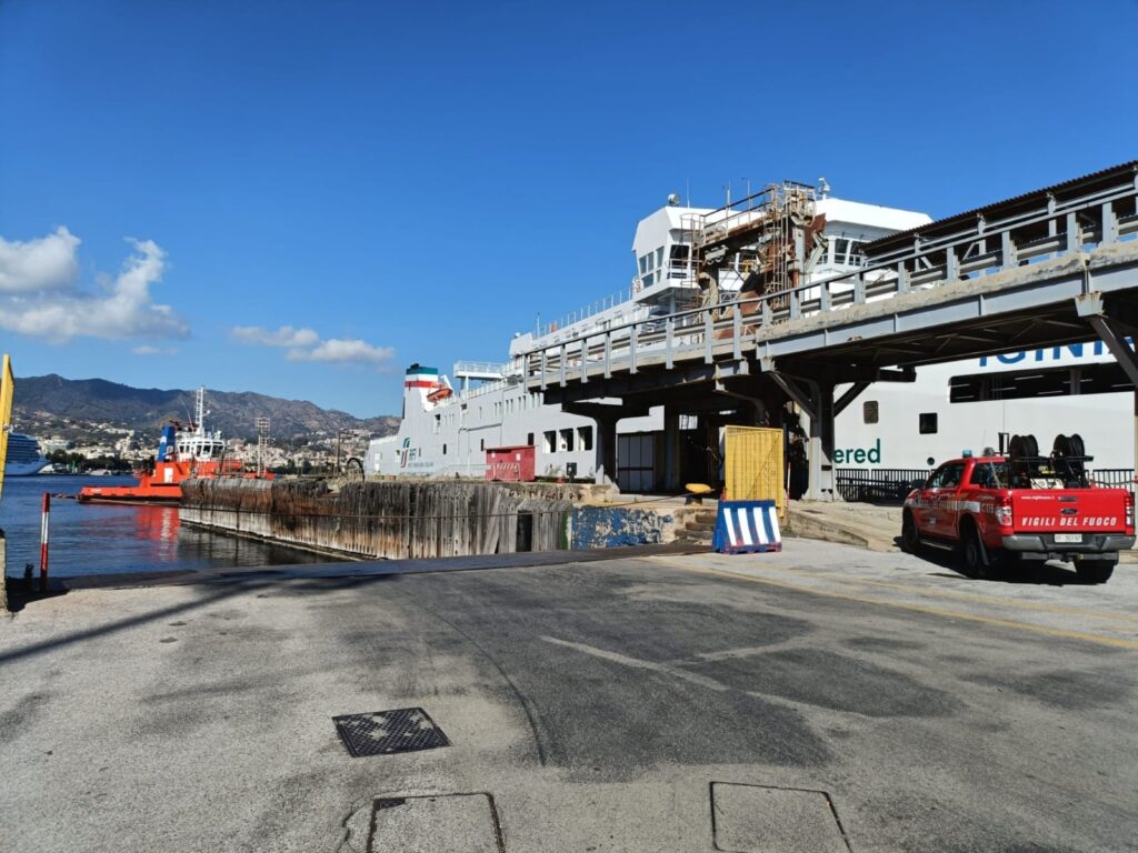 esercitazione protezione civile messina nave traghetto