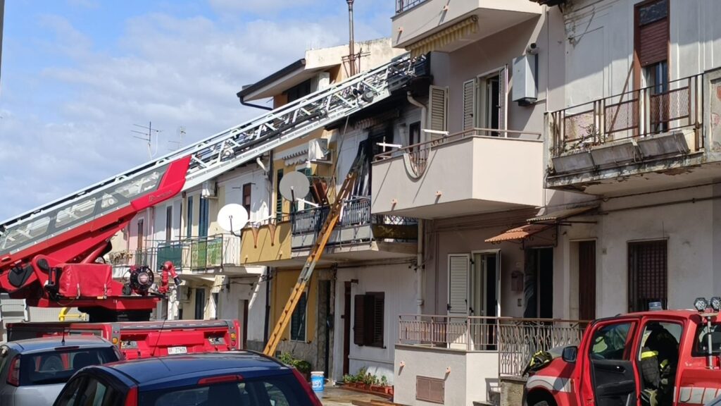 incendio palazzo palmi