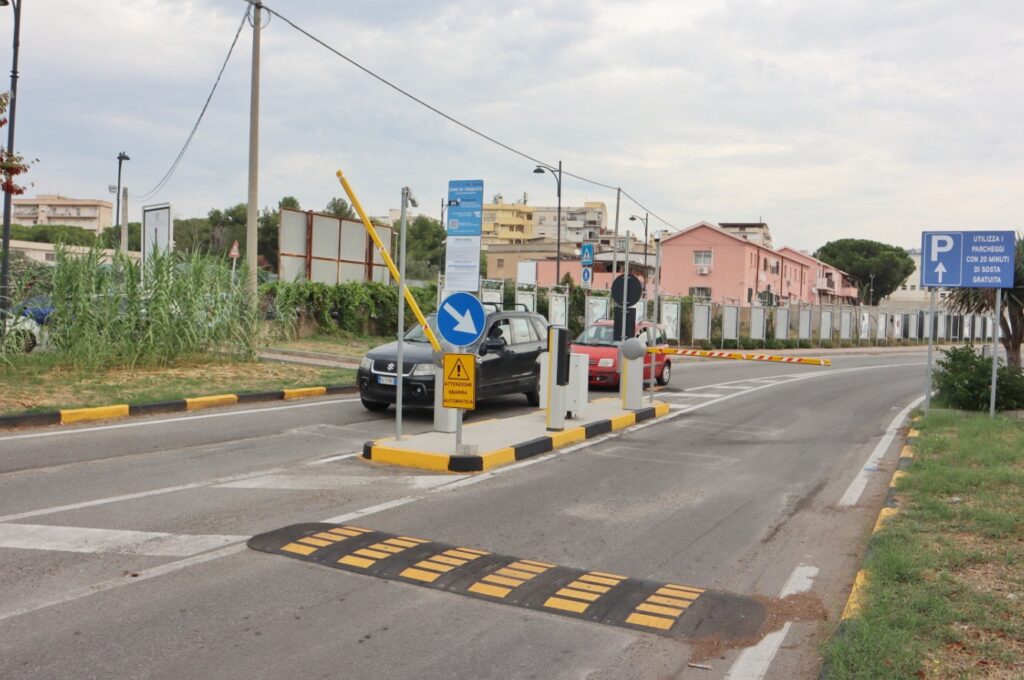 ingresso aeroporto dello stretto