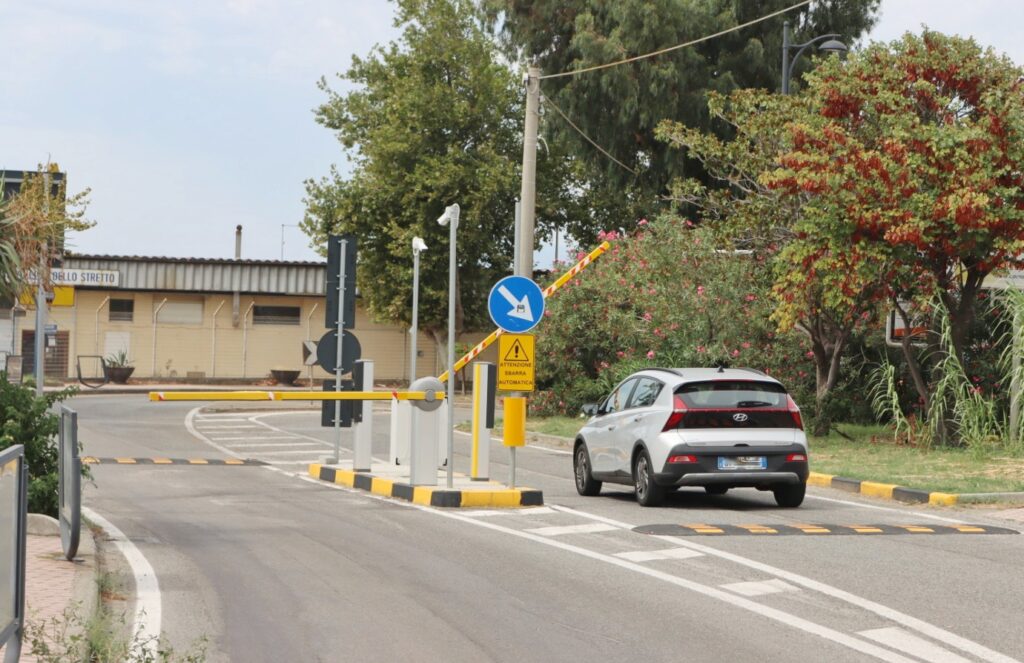 ingresso aeroporto dello stretto