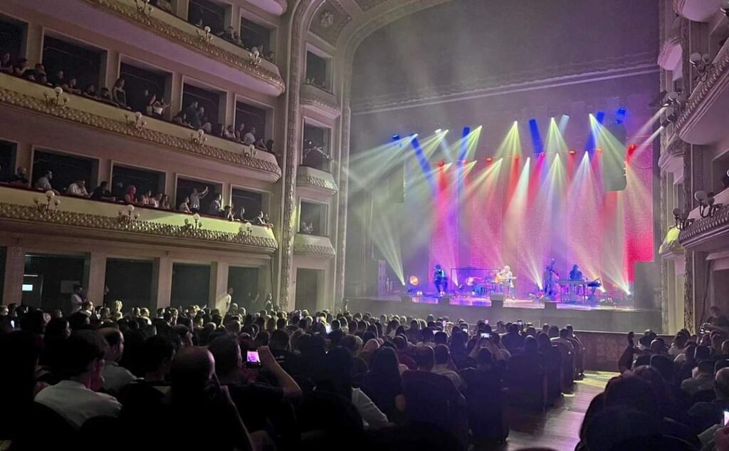 ligabue al teatro cilea