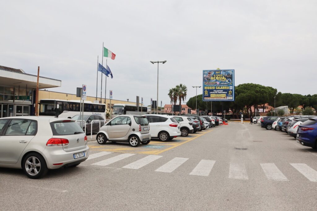 parcheggi aeroporto dello stretto