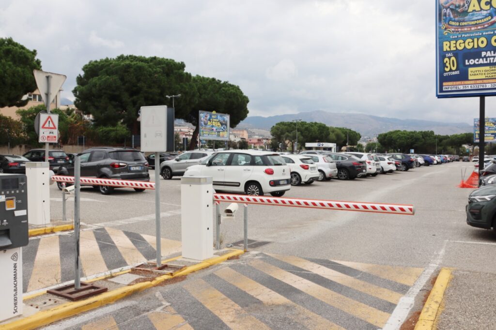 parcheggi aeroporto dello stretto