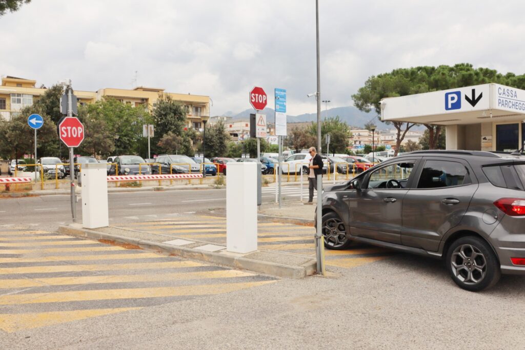 parcheggi aeroporto dello stretto