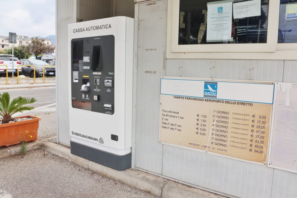 parcheggi aeroporto dello stretto