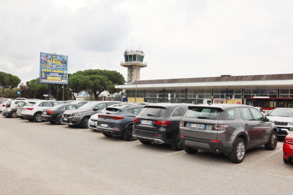 parcheggi aeroporto dello stretto