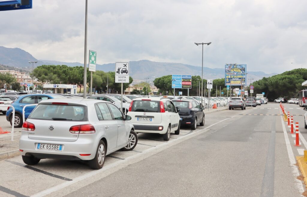 parcheggi aeroporto dello stretto