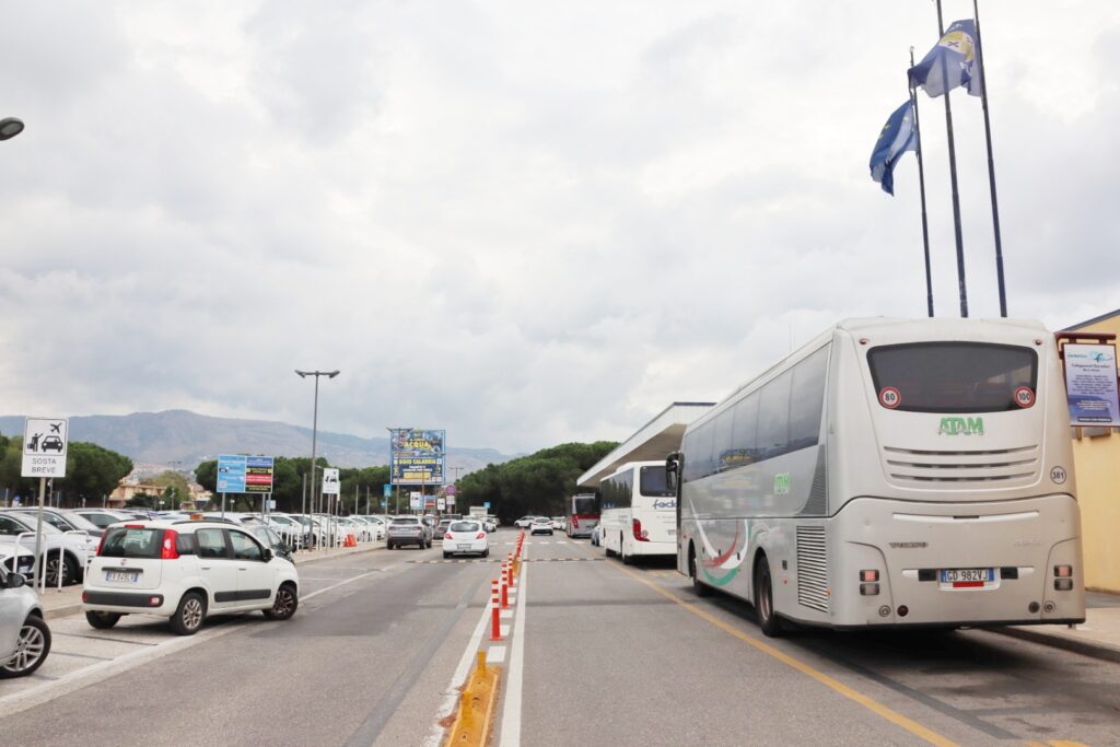 parcheggi aeroporto dello stretto