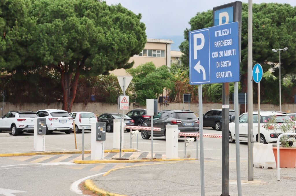 parcheggi aeroporto dello stretto