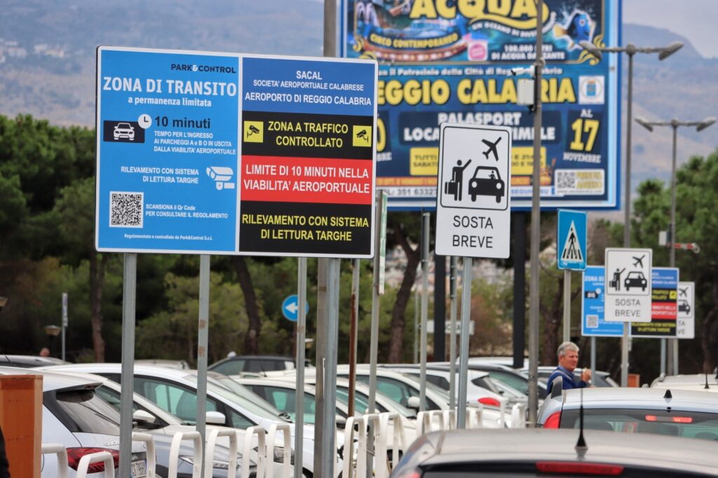 parcheggi aeroporto dello stretto