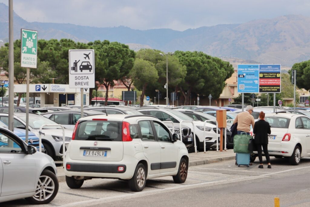 parcheggi aeroporto dello stretto