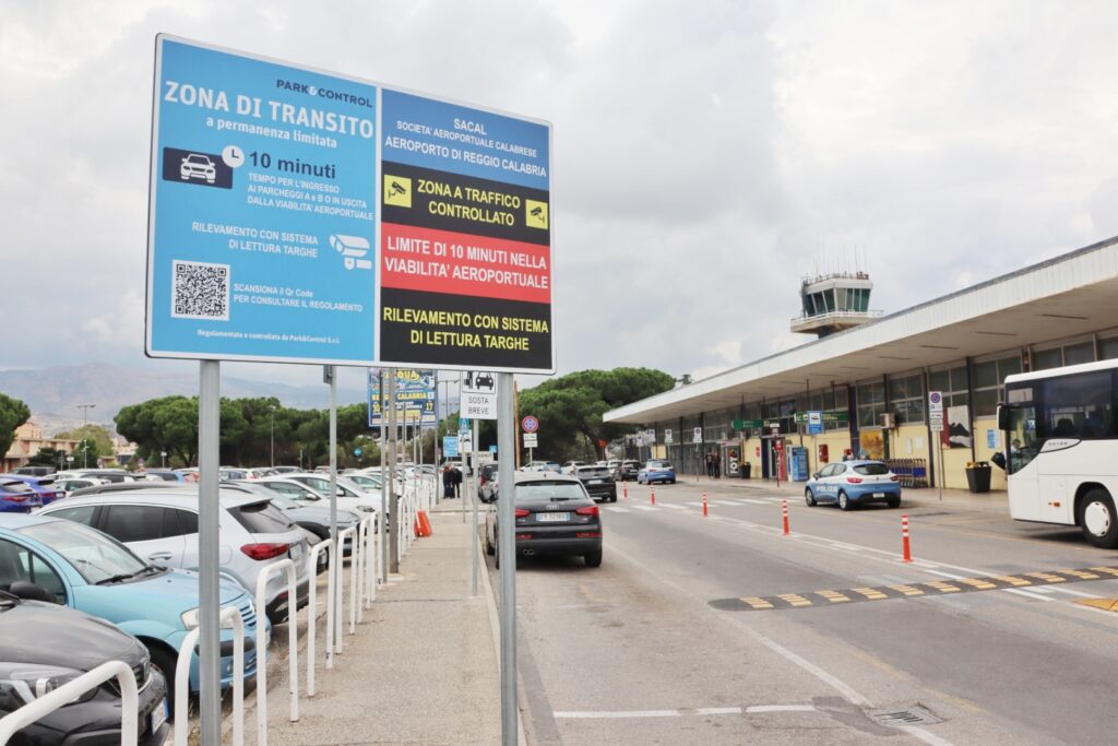 parcheggi aeroporto dello stretto