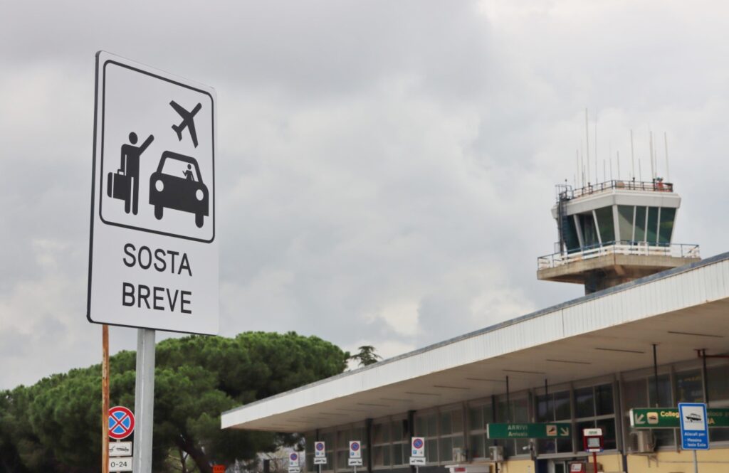 parcheggi aeroporto dello stretto