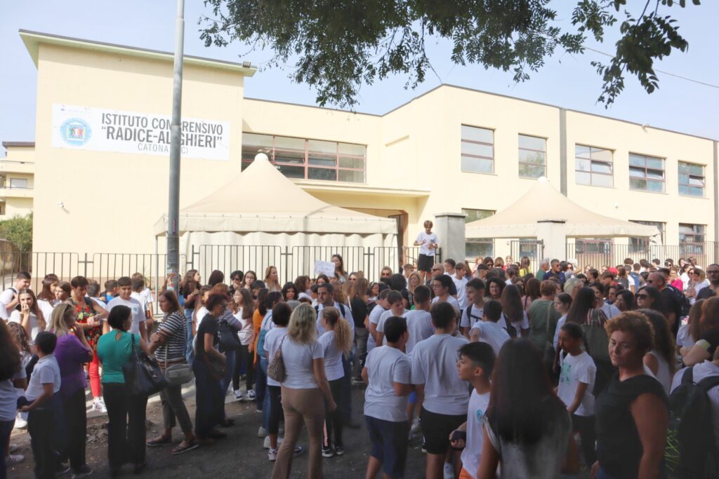 protesta scuola reggio calabria