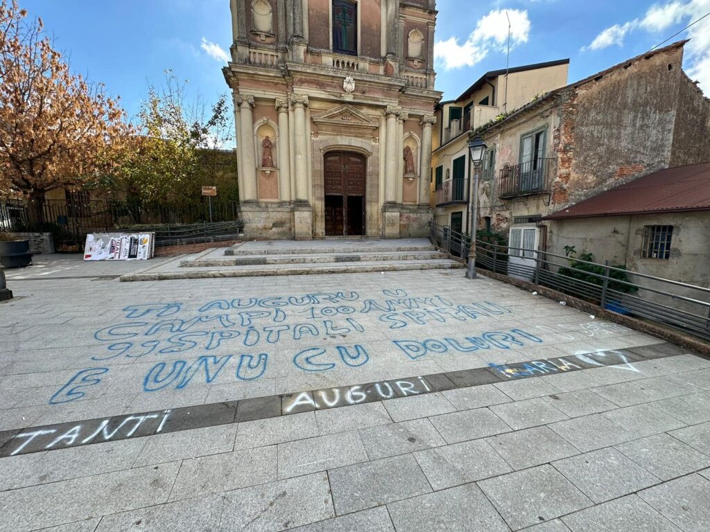 scritta piazza chiesa polistena