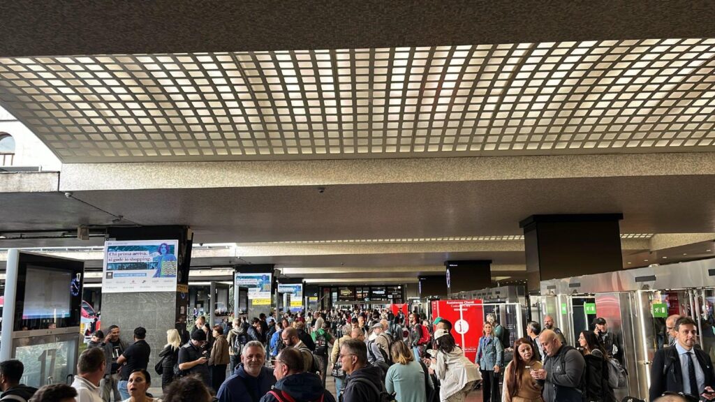 treni roma termini caos