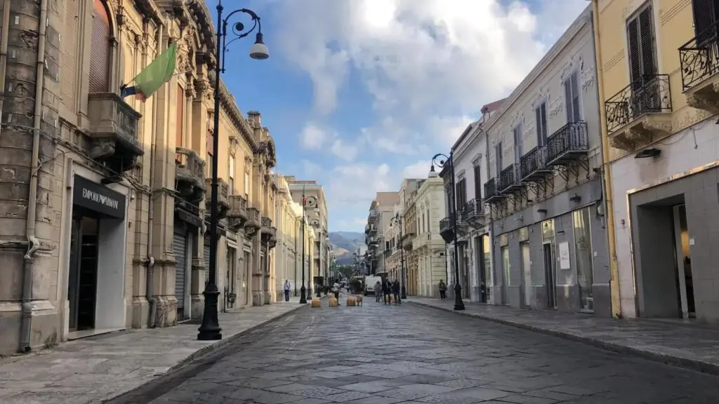 Corso Garibaldi Reggio Calabria vuoto