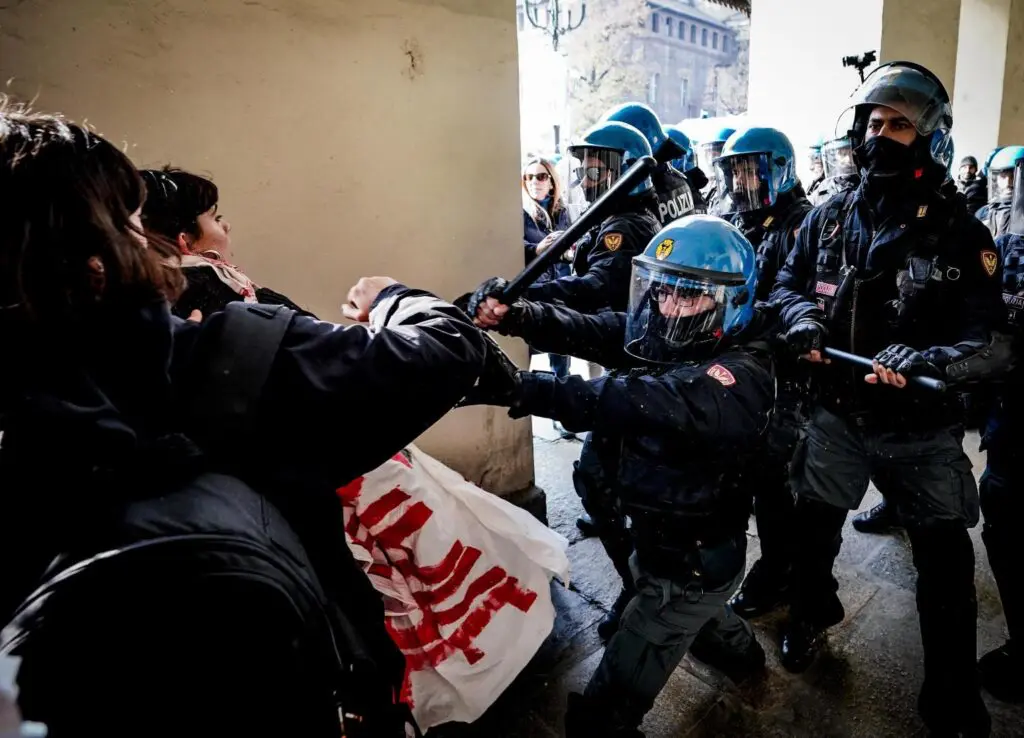 Studenti contro la Meloni a Torino