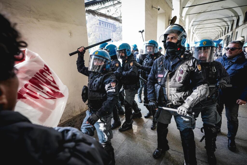 Studenti contro la Meloni a Torino