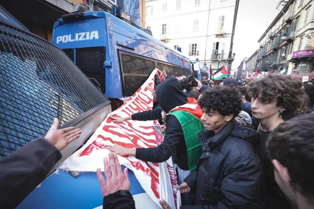 Studenti contro la Meloni a Torino