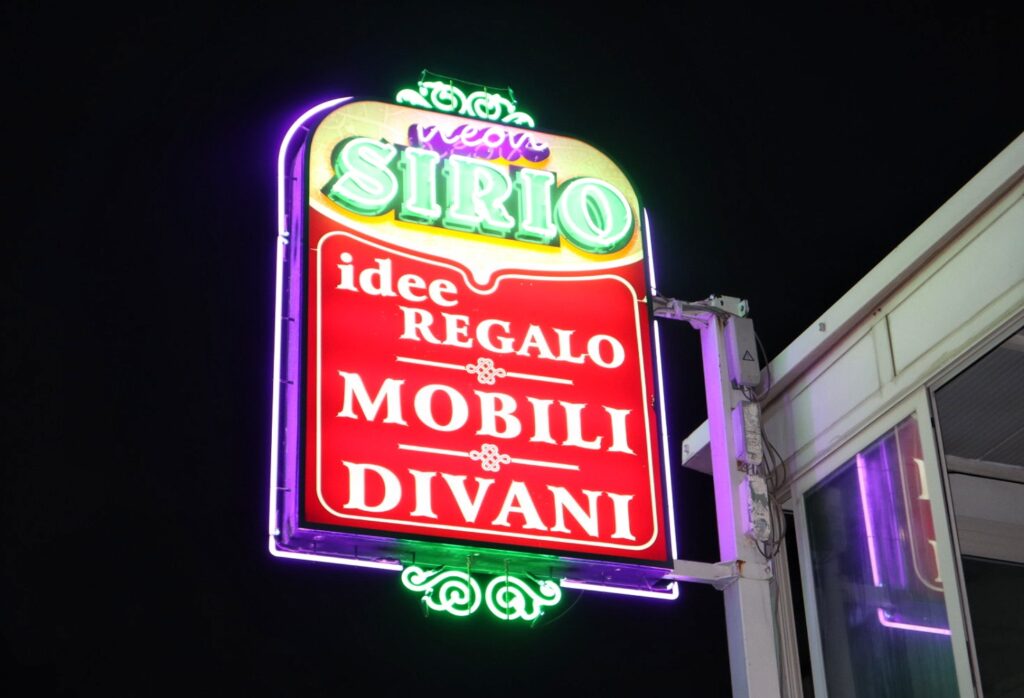 Nuovo negozio Neon Sirio