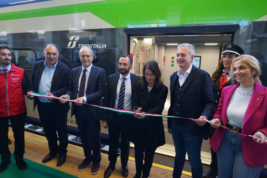 Presentazione nuovo treno ibrido