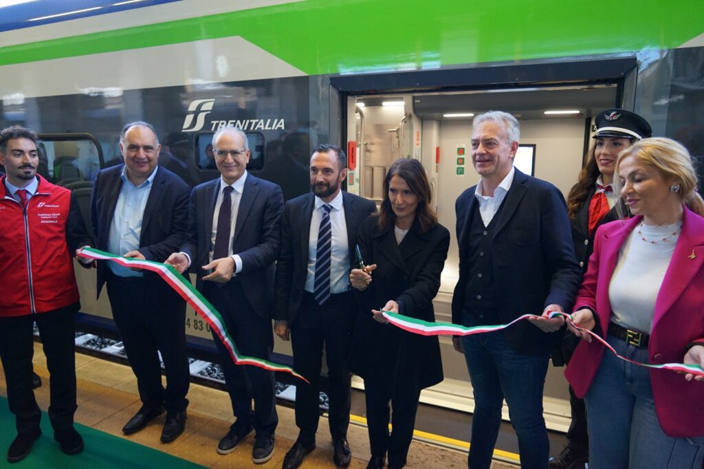 Presentazione nuovo treno ibrido