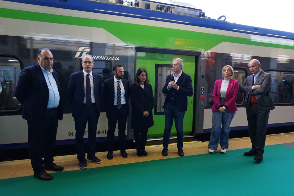 Presentazione nuovo treno ibrido