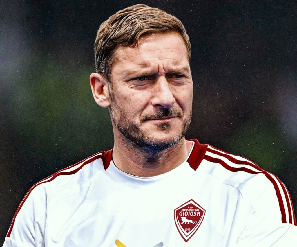 Totti con la maglia del Gioiosa Marea