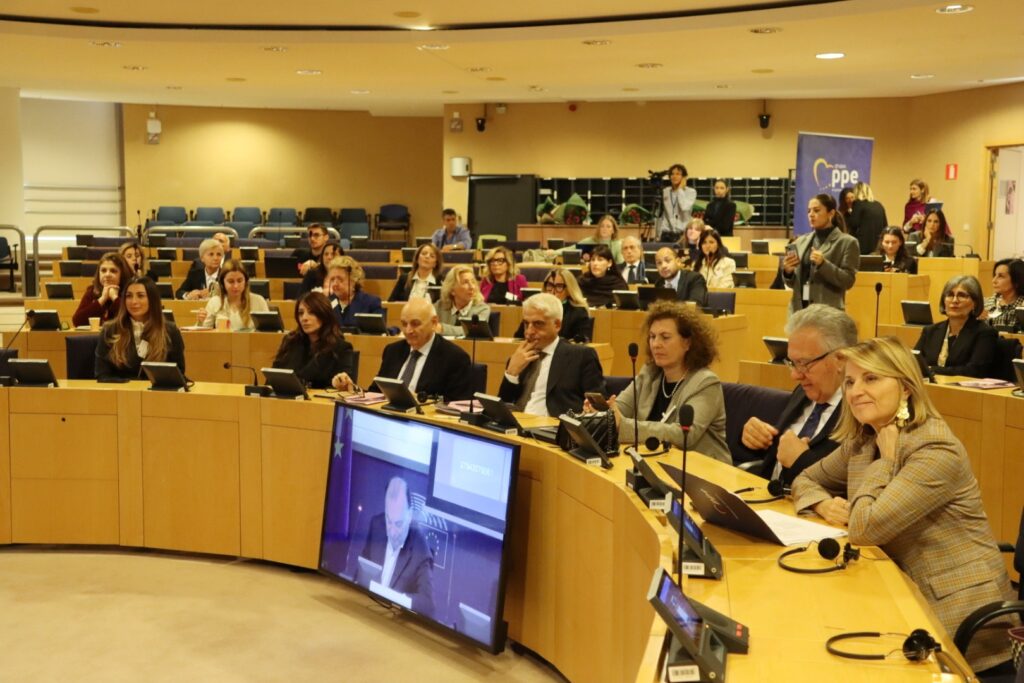 convegno parlamento europeo con giusi princi Intelligenza Artificiale per il cambiamento combattere la violenza di genere con l’innovazione