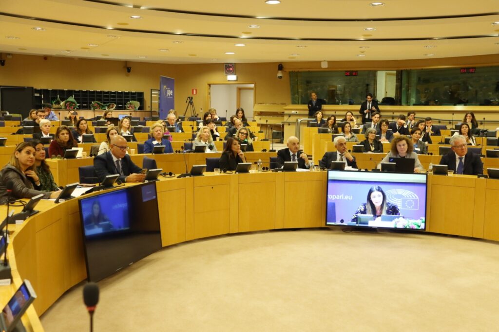 convegno parlamento europeo con giusi princi Intelligenza Artificiale per il cambiamento combattere la violenza di genere con l’innovazione