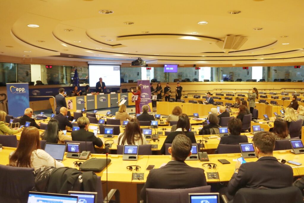 convegno parlamento europeo con giusi princi Intelligenza Artificiale per il cambiamento combattere la violenza di genere con l’innovazione