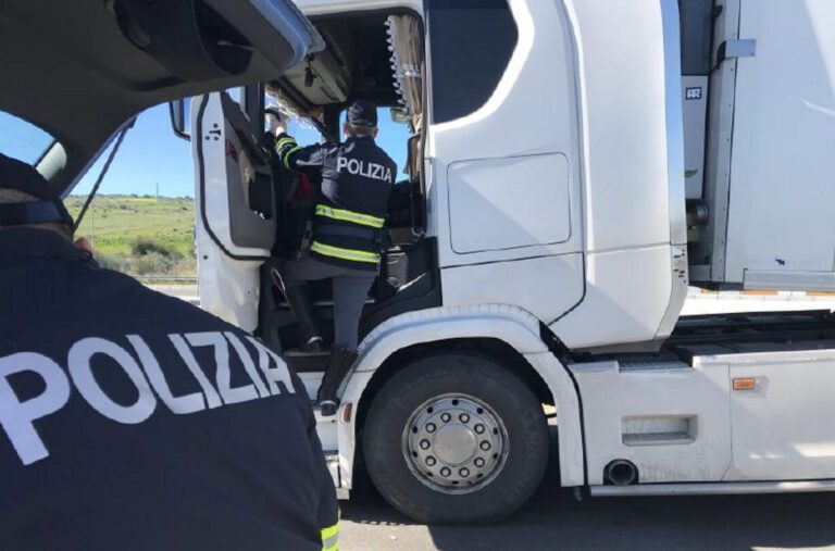 polizia stradale controlli mezzi pesanti