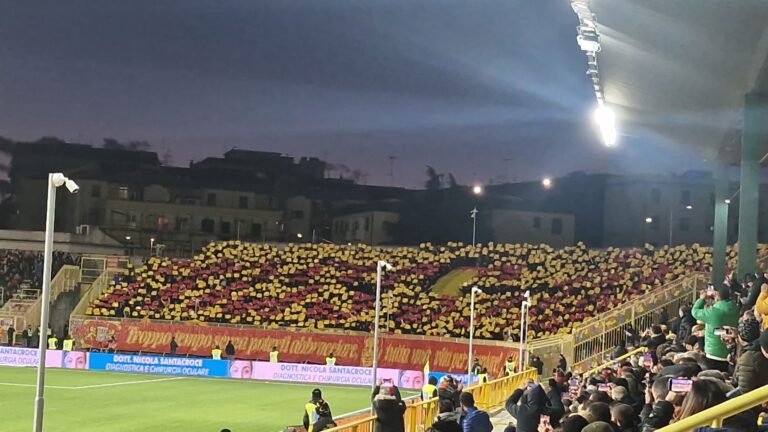 Catanzaro-Spezia coreografia tifosi ceravolo 2