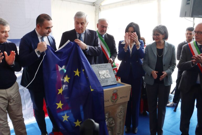 Consegna Minatore d'oro a Tajani a Motta San Giovanni