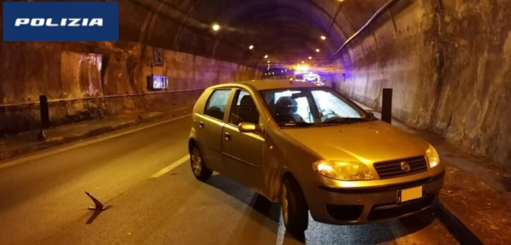 Auto fermata dalla polizia galleria