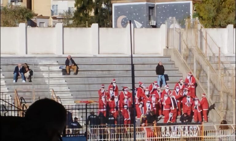 Tifosi Sambiase vestiti Babbo Natale